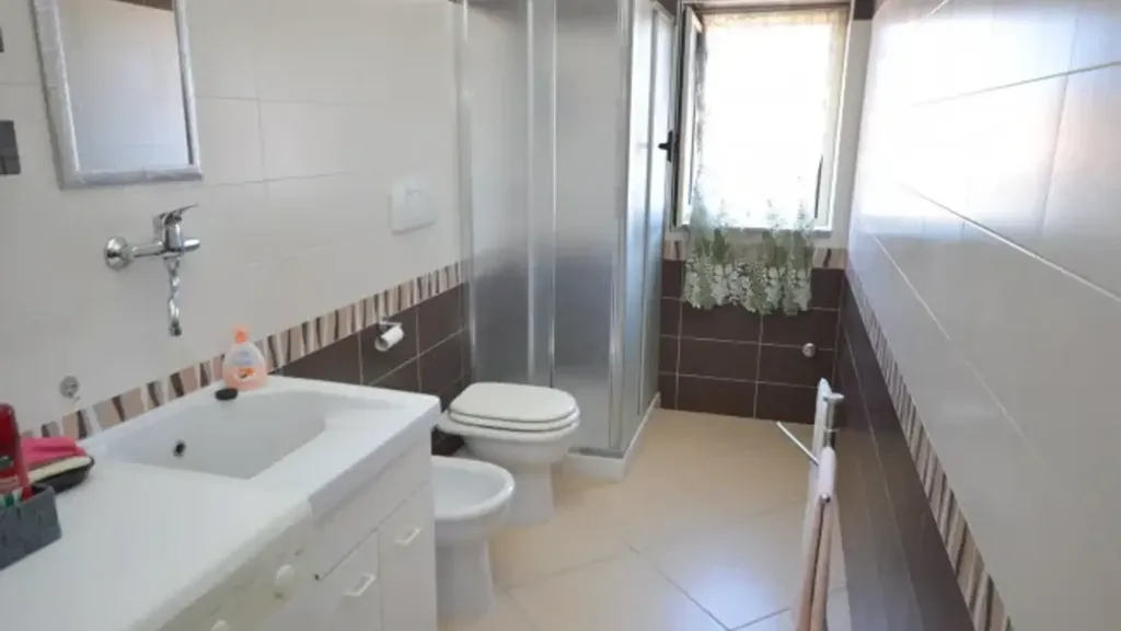 Vannitoad - Four-Room Apartment with Balcony in Crosia