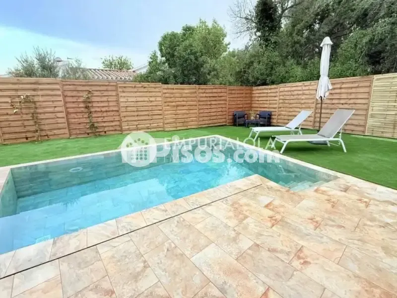 Piscine - Chalet with Private Pool in Carrer de Navarra