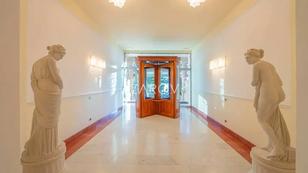 hallway_entrance