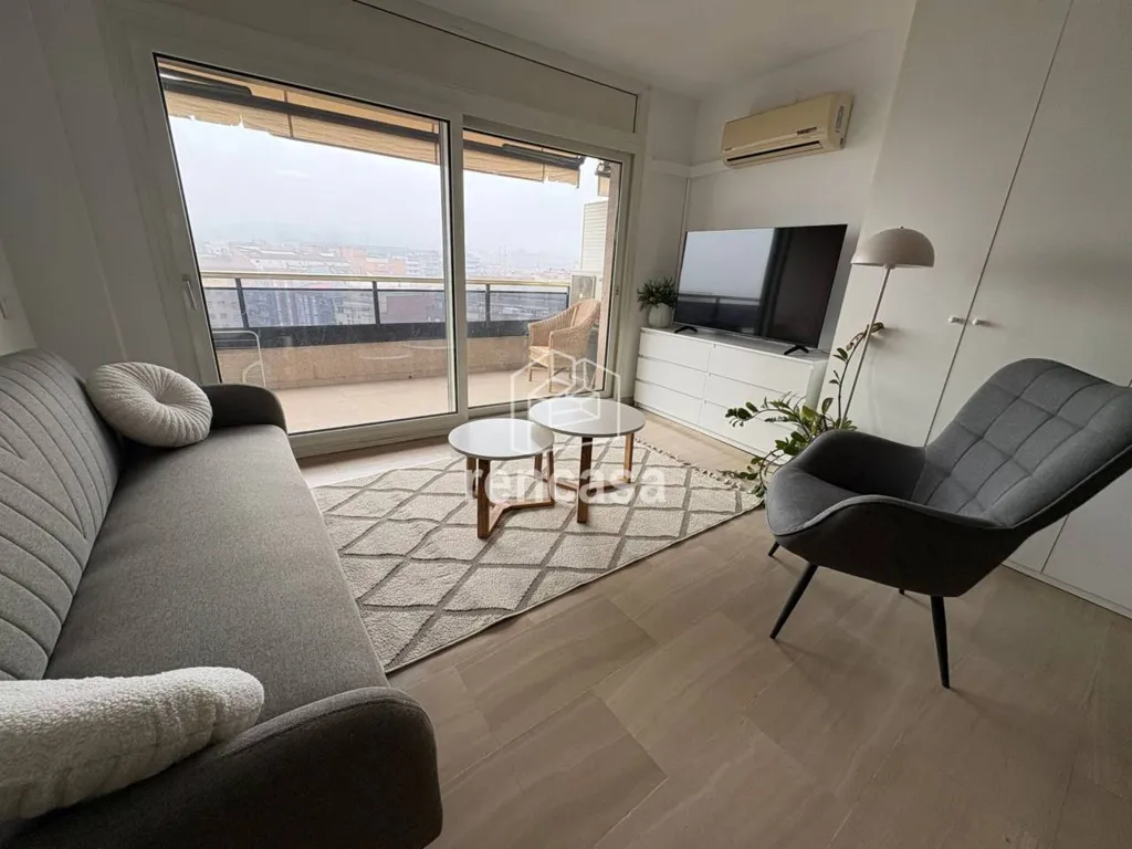 Elutuba - Duplex with Terrace near Universitat