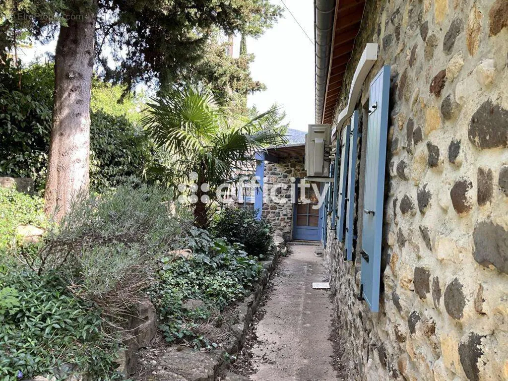 Aed - Stone House with Garden in Privas Suburb