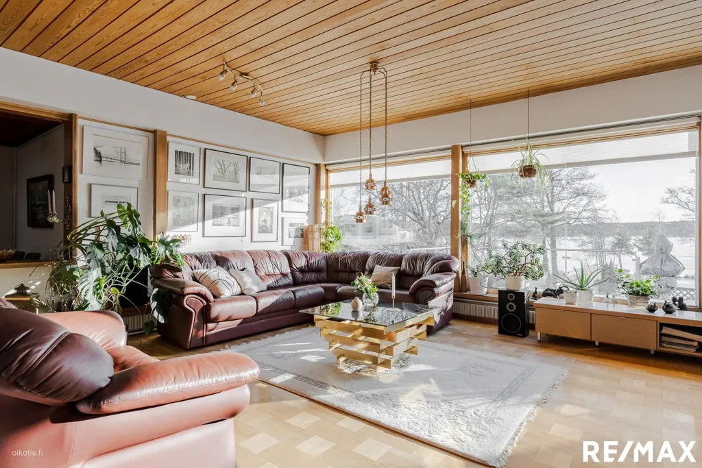 Séjour - Beachfront House with Private Shore in Hirvensalo