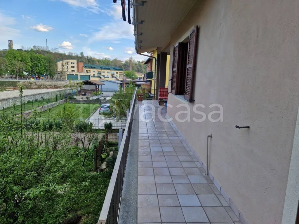 Rõdu - Renovated Bifamiliar Villa with Garden in Ceva