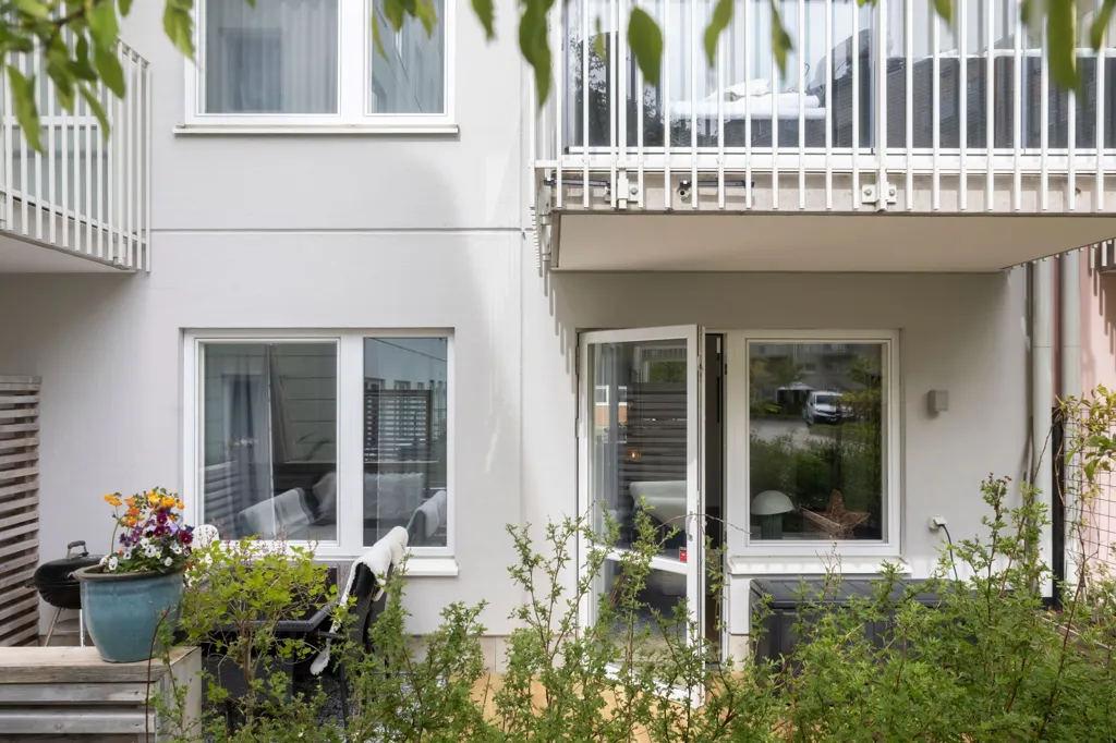 Giardino - Modern Flat with Balcony in Kongahälla