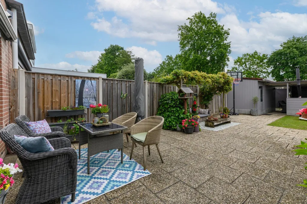 Aed - Spacious 5-Bedroom House with Deep Garden in Almere