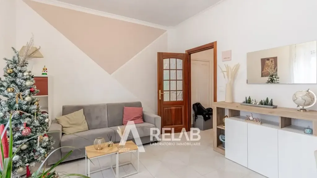 Séjour - Bright Trilocale with Balcony in Appio Claudio, Rome