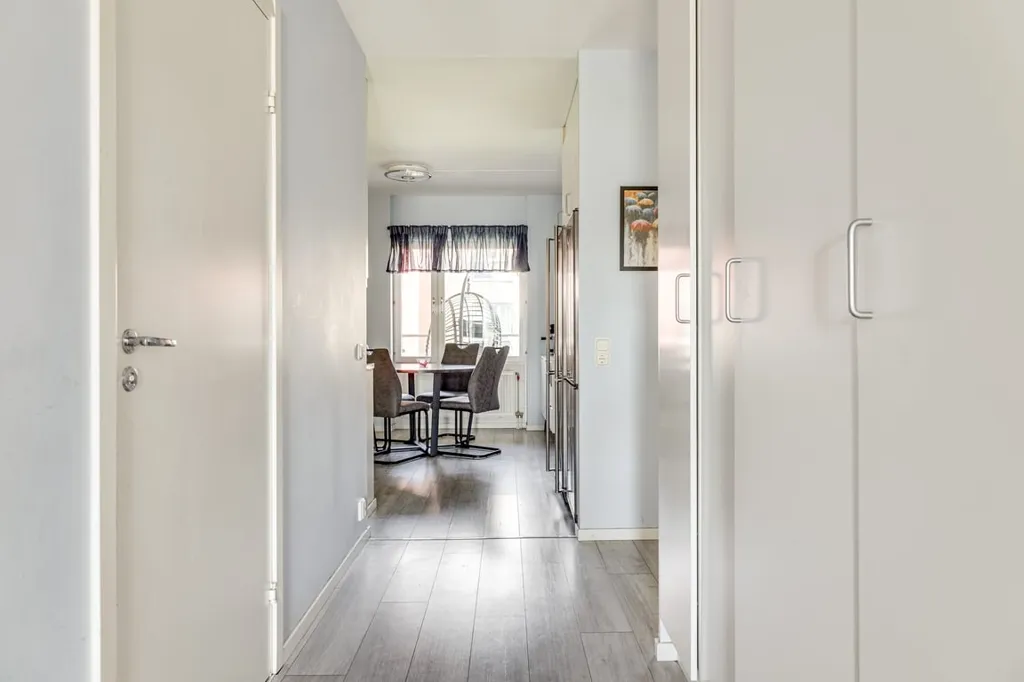 Hallway - Apartment with Generous Balcony in Limhamn Bunkeflostrand