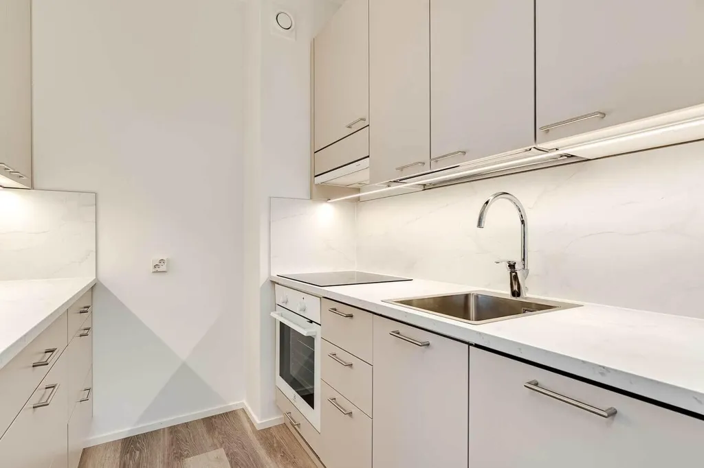Cuisine - Modernised Studio Flat with Balcony in Kaleva, Tampere