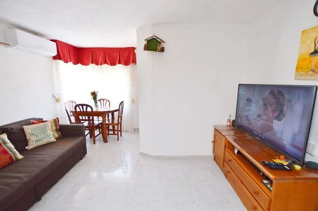 Elutuba - 2-Bed Apartment with Air Conditioning in Arcos, Madrid