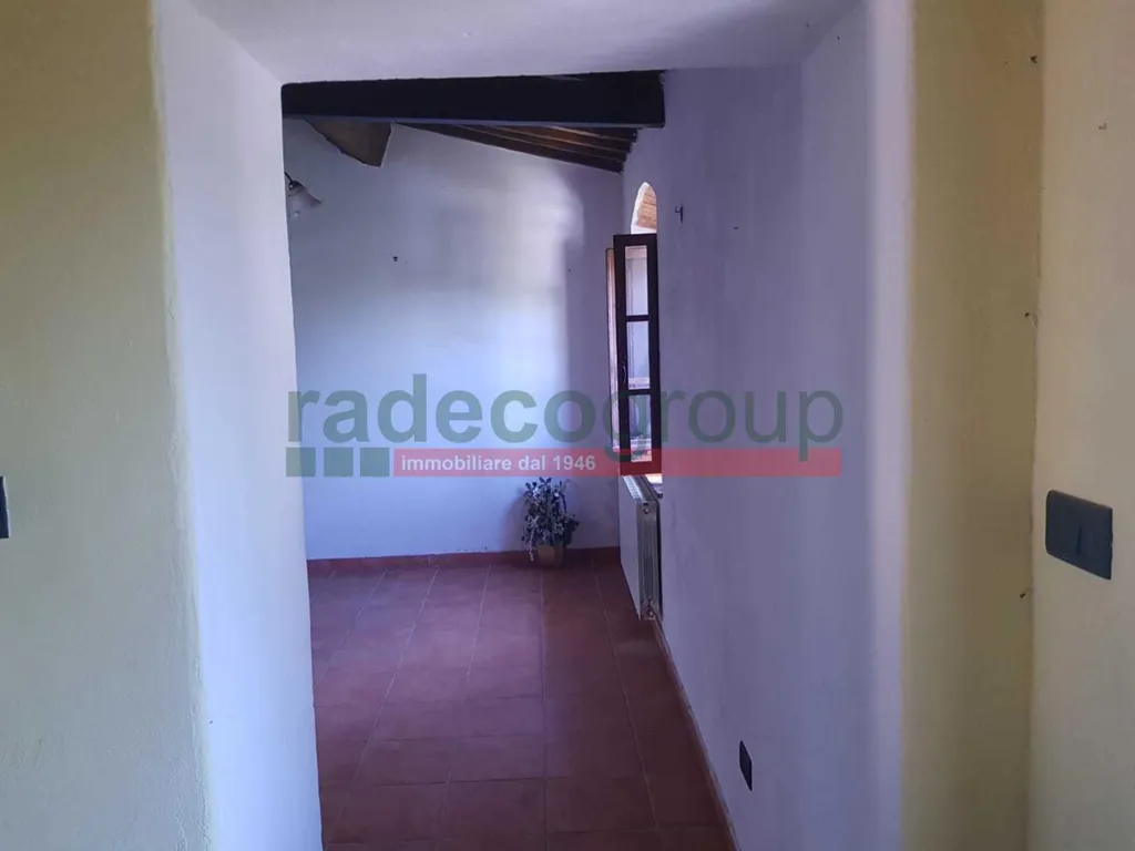 Esik - Tuscan Villa with Garden in Collesalvetti