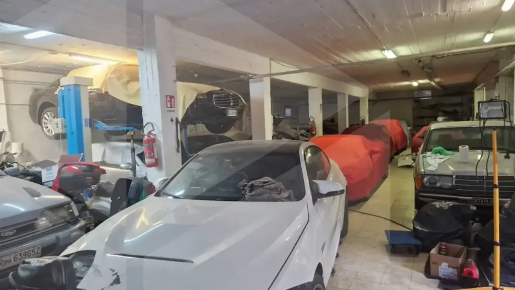 Garage - Garage with Ramp in Ciampino