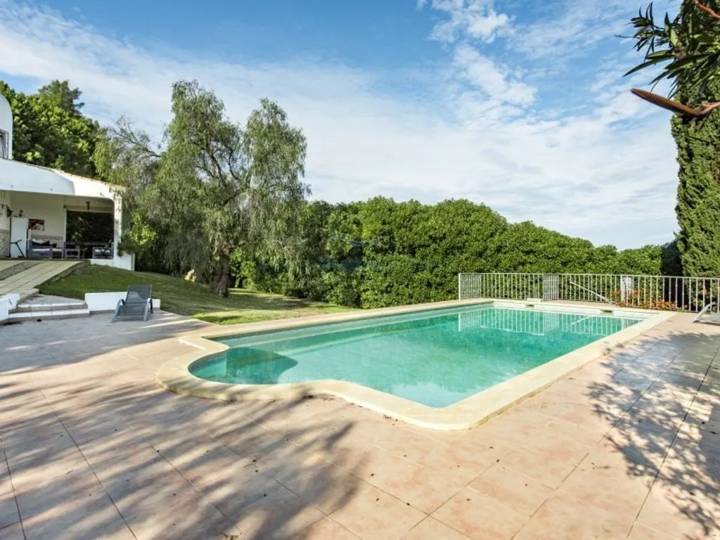 Bassein - Luxury Villa with Pool in Porches, Lagoa