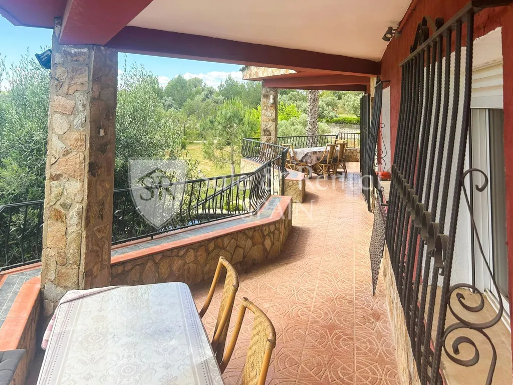 Terrazza - Chalet with Pool and Terrace in Montserrat