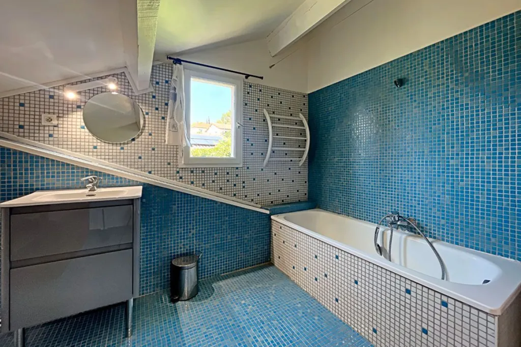 Salles de bain - Villa Rénovée avec Piscine à Les Angles
