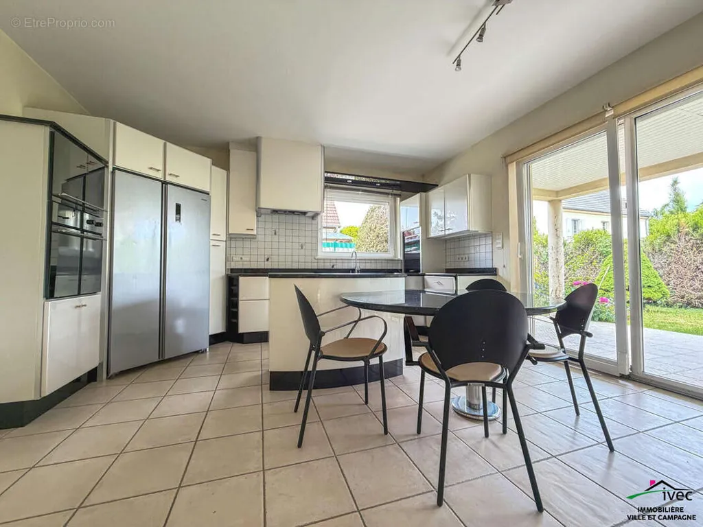 Cuisine - Maison de Standing avec Terrasse à Geispolsheim
