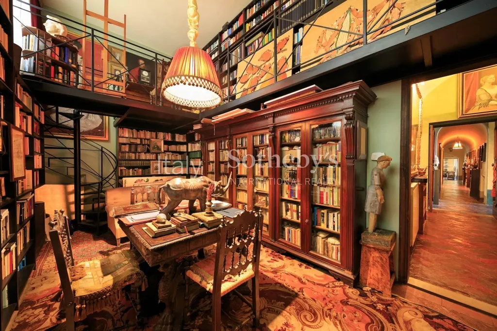 Bureau - Luxury Flat in Historic Villa, Florence