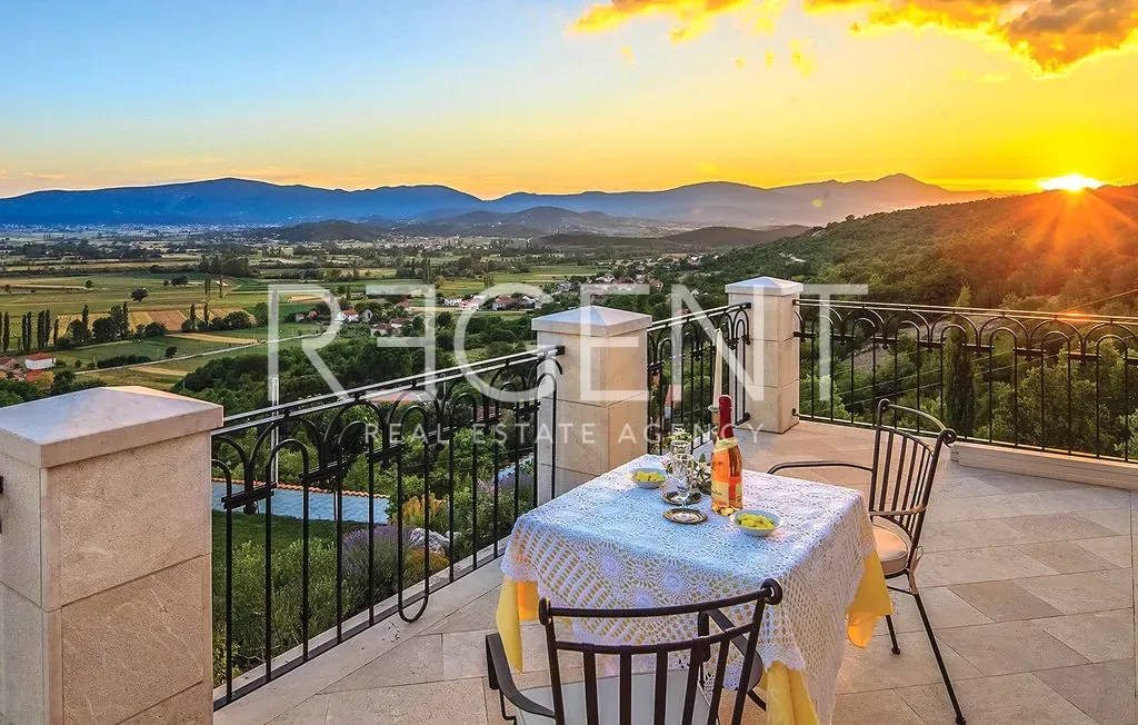 Terrasse - Luxury Stone House with Pool in Sinj
