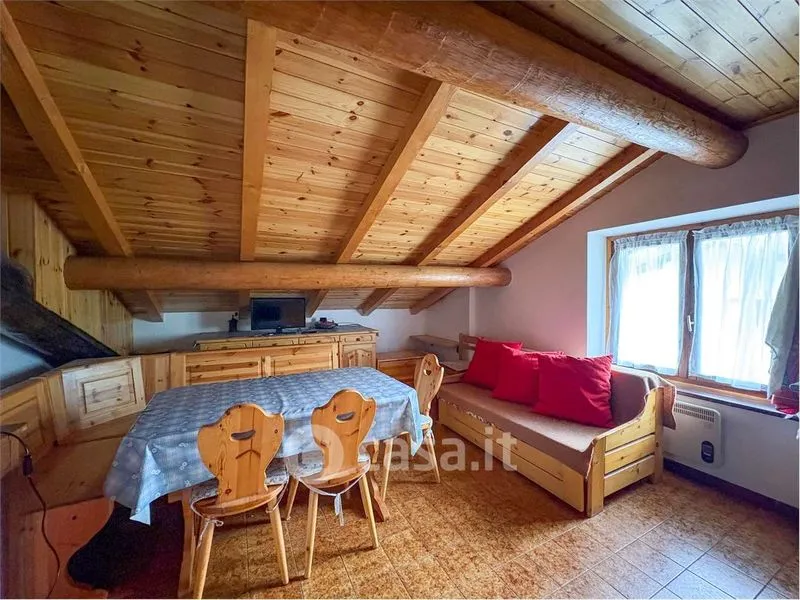 Salle à manger - Mountain View Apartment with Private Garage in Campodolcino