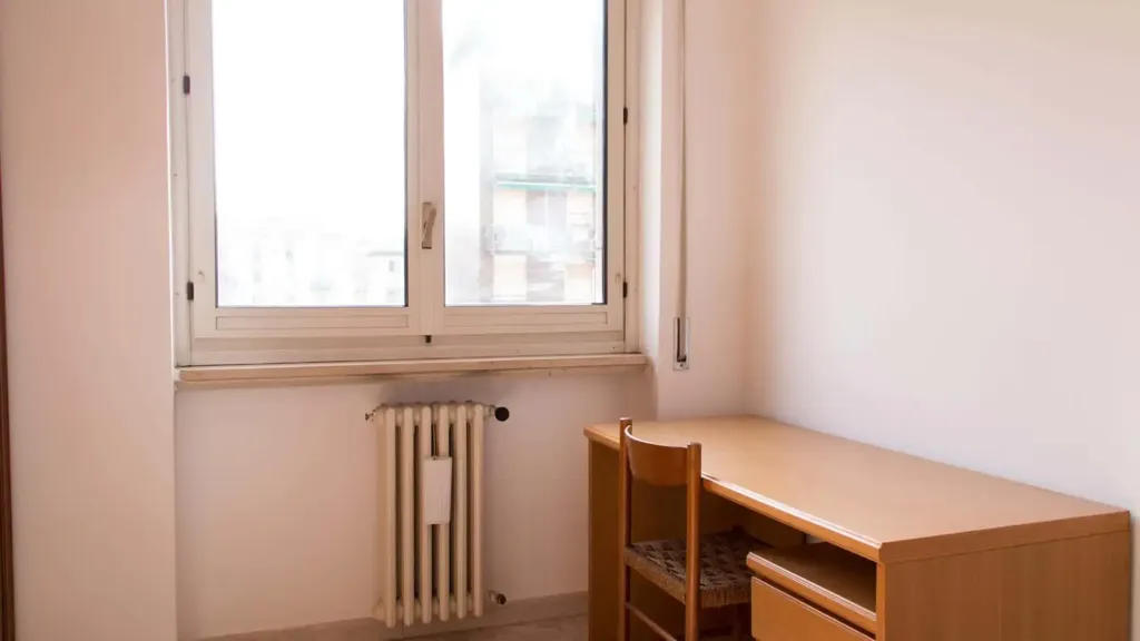 Bureau - Modern Studio with Balcony in Milan
