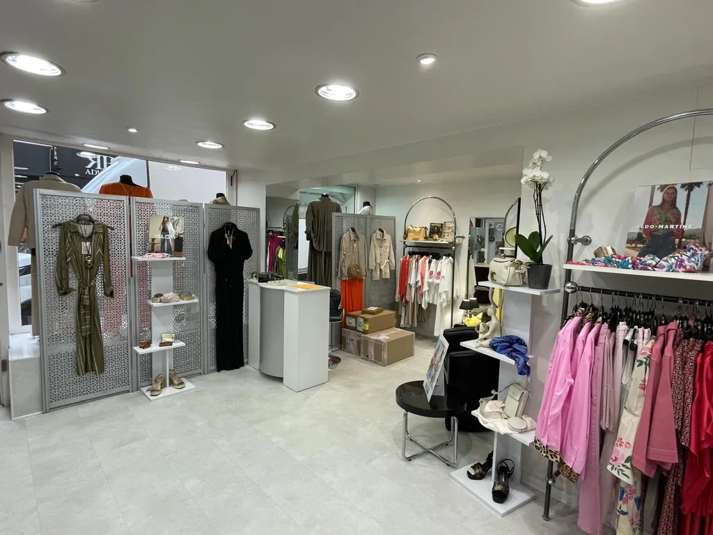 Toad - Retail Shop with Storage in Étampes