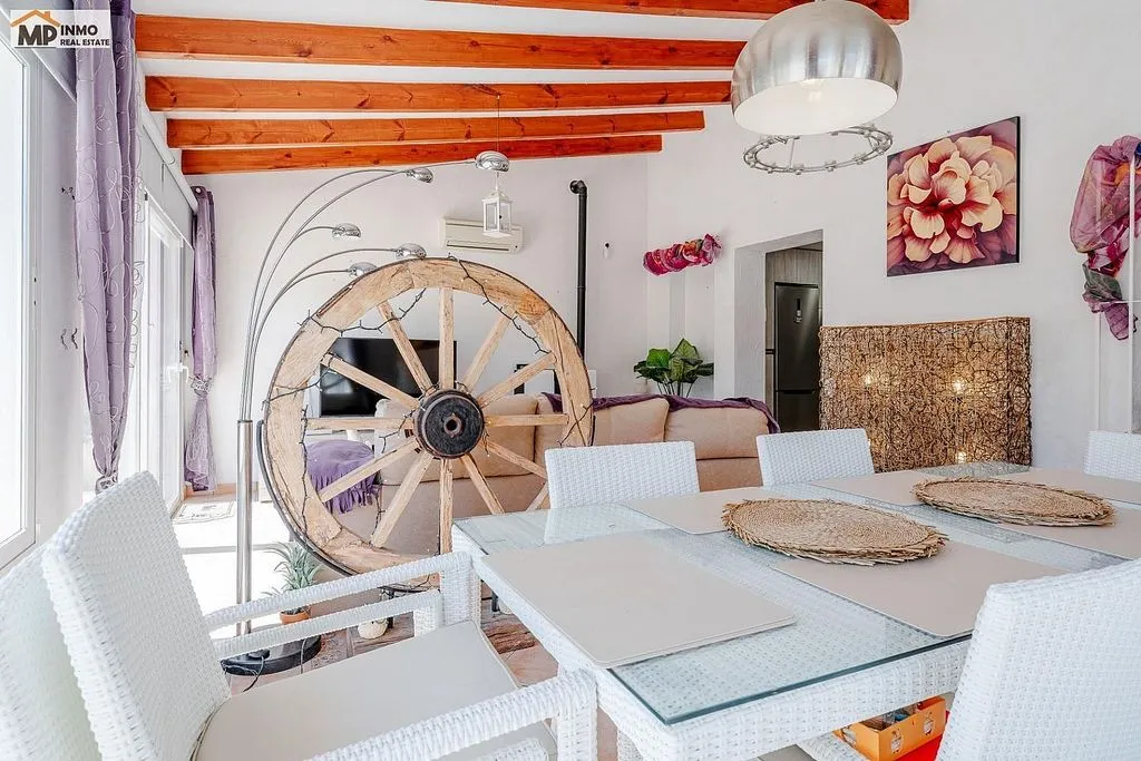 Söögituba - Chalet with Pool and Terrace in Playa Fossa