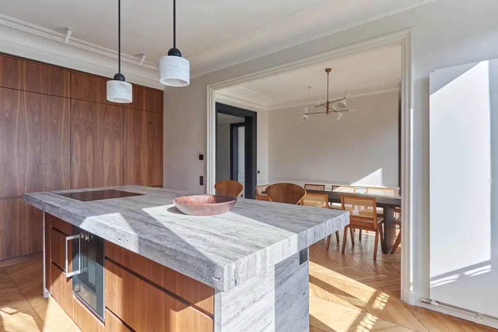 Cuisine - Appartement Rénové avec Vue sur la Tour Eiffel à Paris 16e