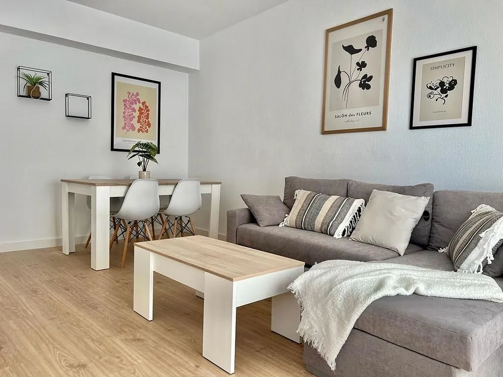 Séjour - Furnished Flat with Balcony in De Lepanto