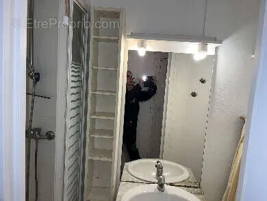 Salles de bain - Appartement 2 Pièces avec Vue sur les Toits à Paris 3ème