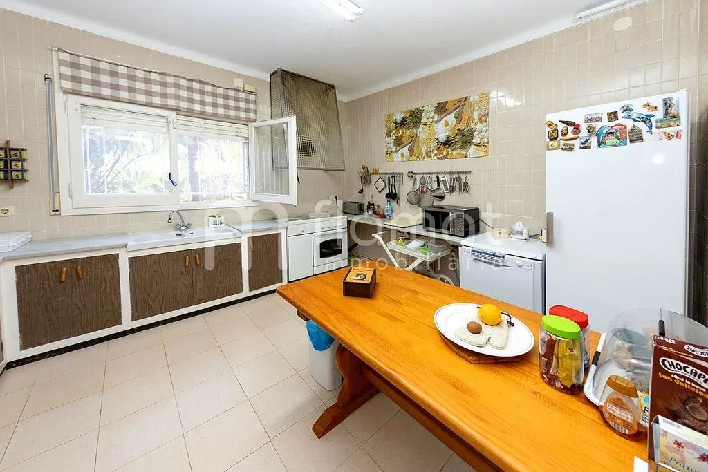 Cuisine - Luxury Villa with Sea View in Lloret de Mar