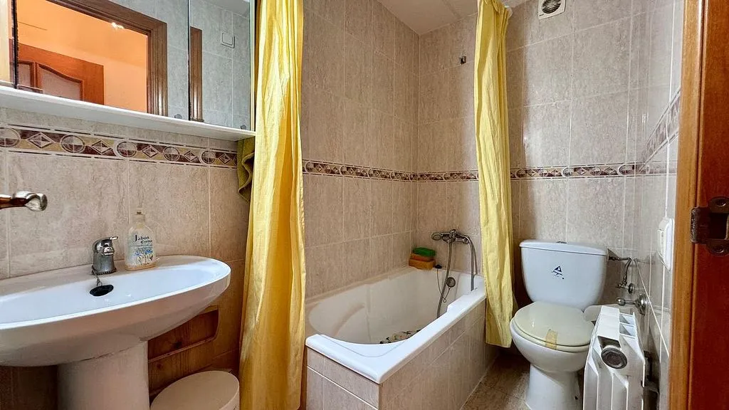 Salles de bain - Seafront Apartment with Terrace and Pool in Cunidor