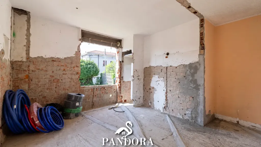 Toad - Rustic-Style Semi-Detached Villa with Terrace in Lonate Pozzolo