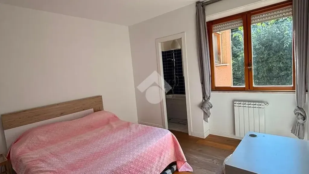 Chambres - Armed Trilocale with Balcony in Rome