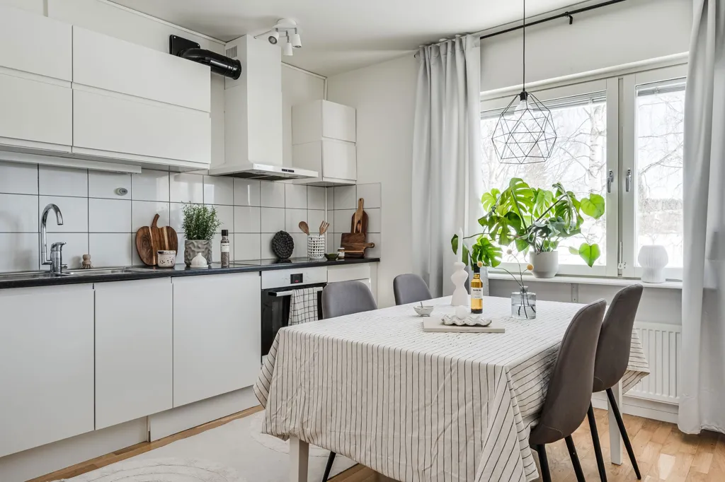 Söögituba - Modernised Apartment with West-Facing Balcony in Skellefteå