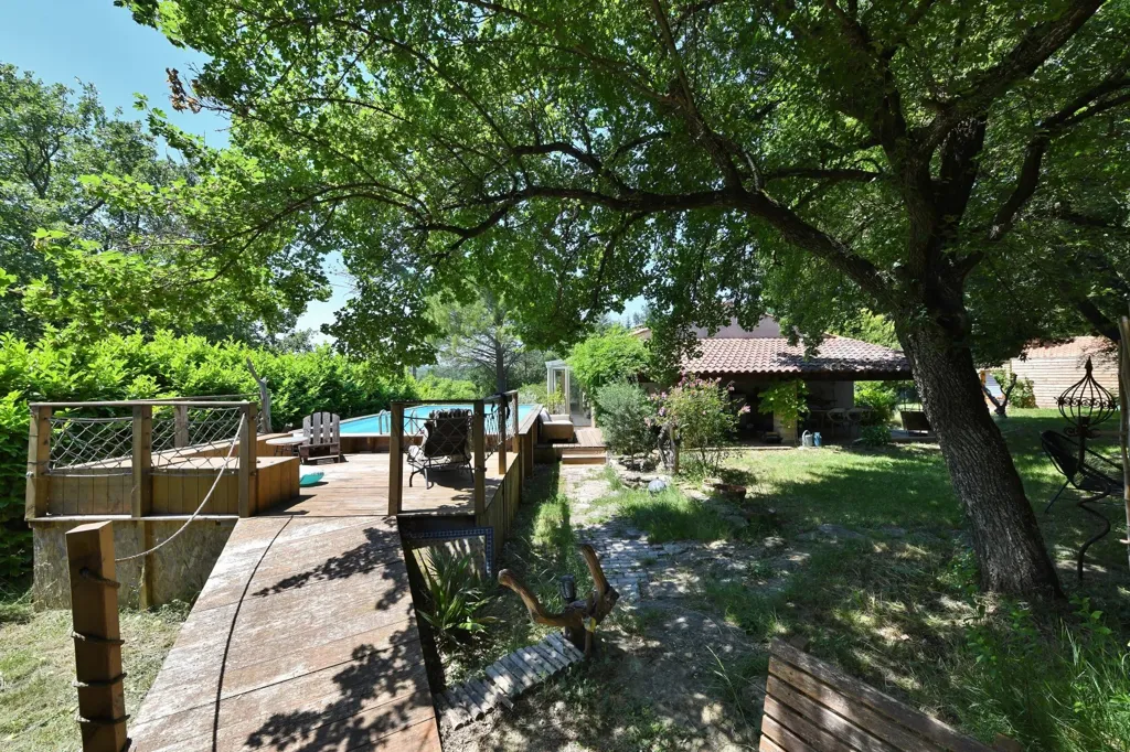 Jardin - Villa de Plain-pied avec Piscine à Uzès