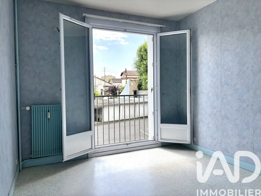 Rõdu - 3-Bed Apartment with Garden Access in Senlis