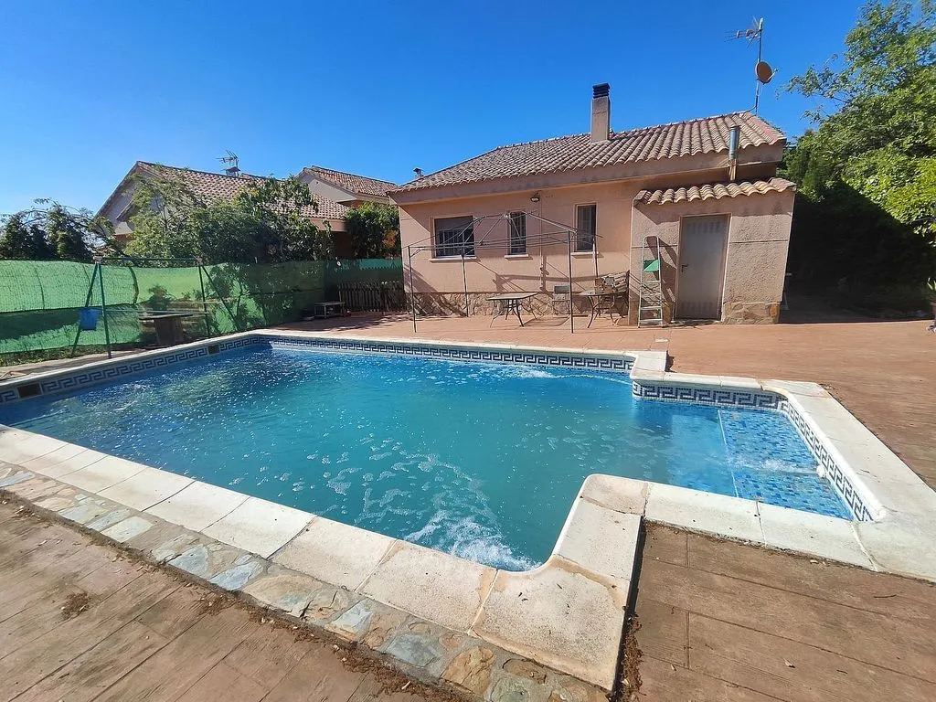 Piscina - Chalet with Pool and Terrace in Pioz