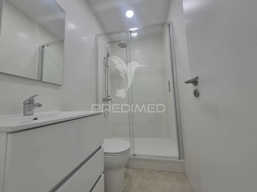 Salles de bain - Remodelled T2 with Suite in Cova da Piedade