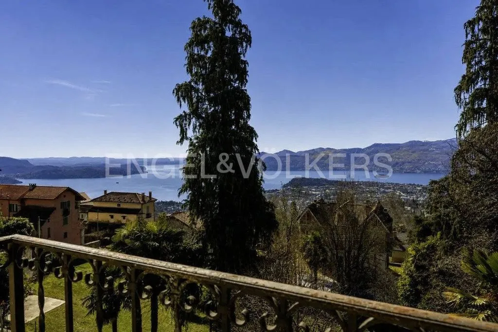 Terrass - Historic Villa with Lake View in Bee