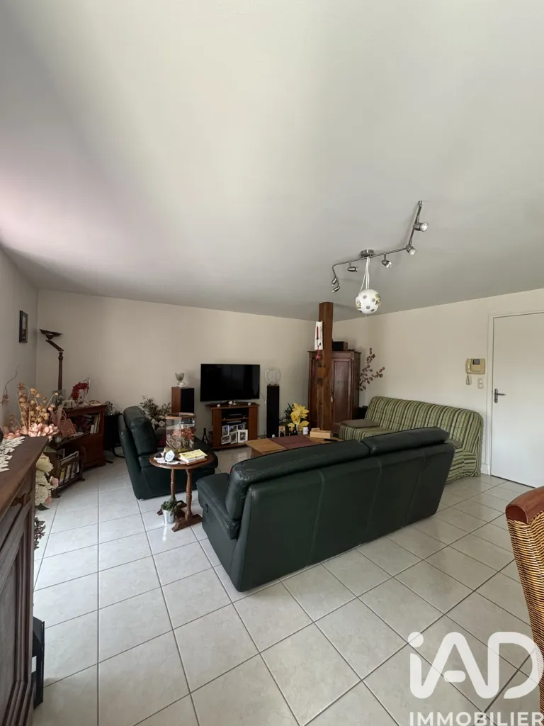 Séjour - Appartement Rez-de-Chaussée avec Terrasse à Proximité des Commerces
