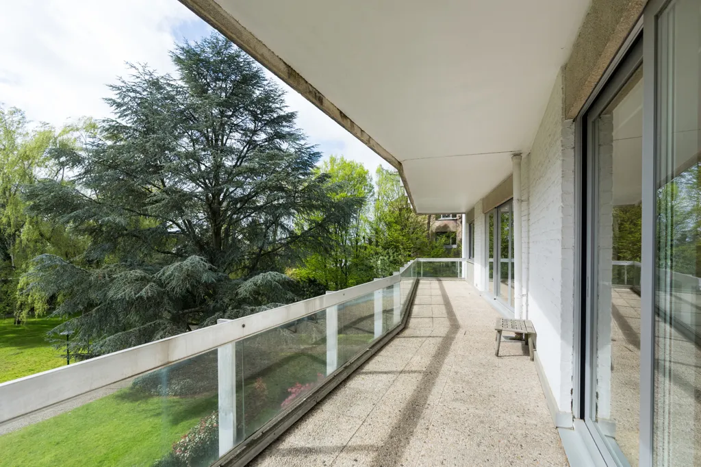 Balcon - Appartement Rénové avec Terrasse à Uccle