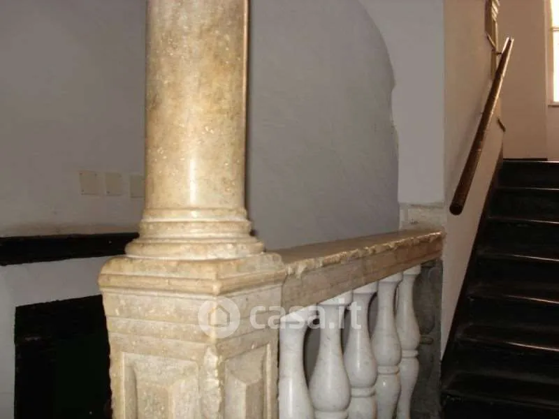 Rooms - Arched Bilocale in Genoa's Historic Centre