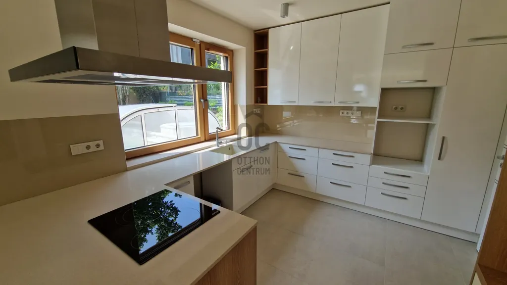 Köök - Luxury Duplex with Garden in Budapest III