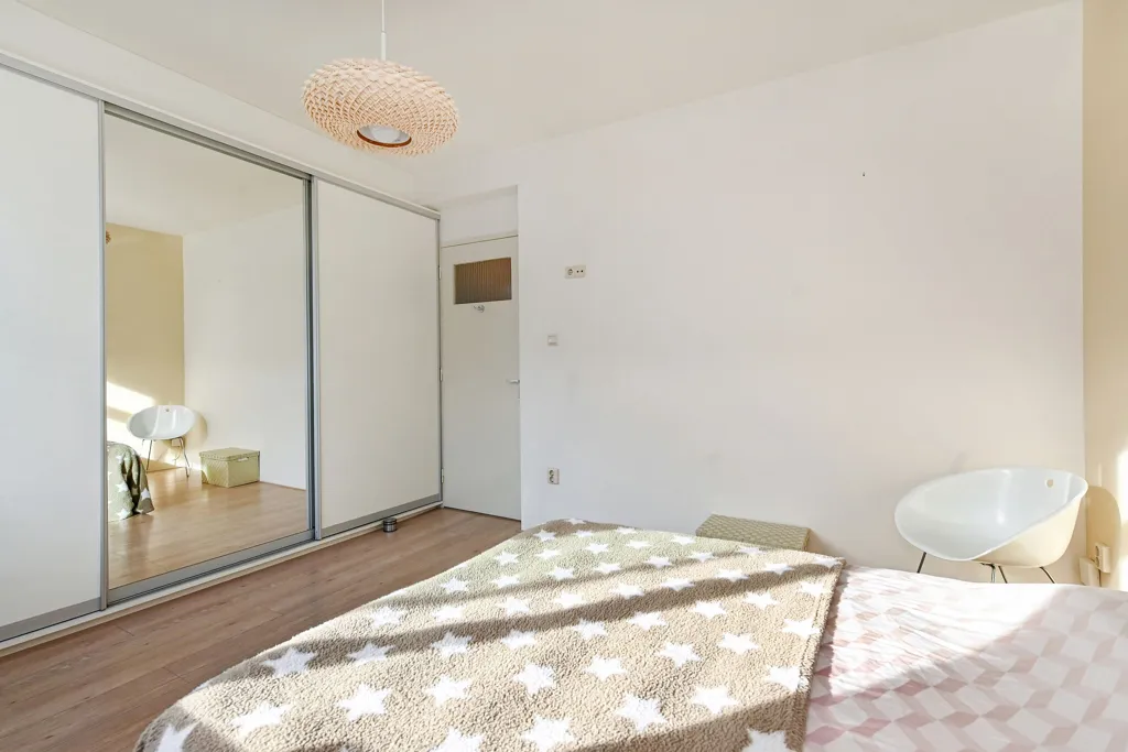 Magamistoad - Corner Flat with Erker in Den Haag