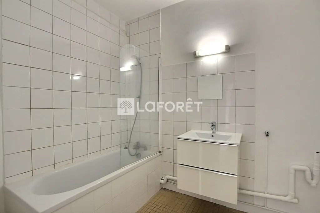 Salles de bain - Appartement Rénové avec Cave à Asnières-sur-Seine
