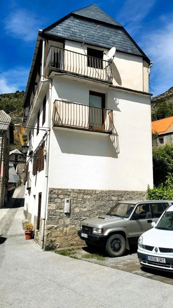 Välivaade - Spacious House with Mountain Views in Sin