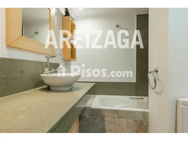 Salles de bain - Spacious Apartment with Terrace in Amara
