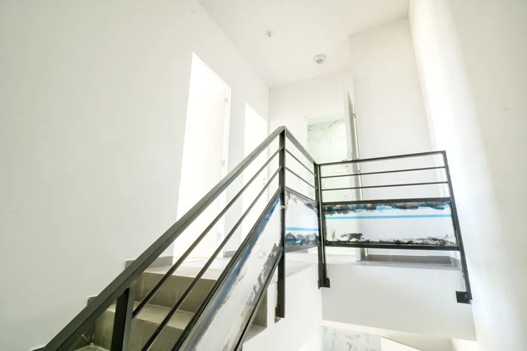 Rooms - Family Home with Balcony in Antony