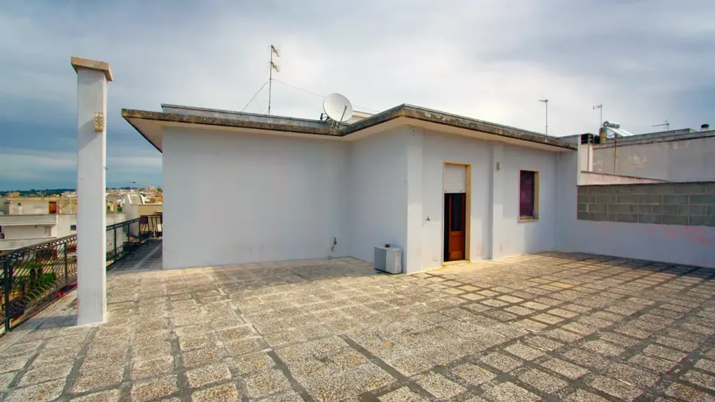Terrass - Contemporary Apartment with Balcony in Matino