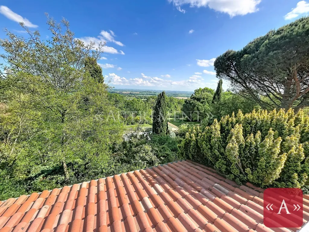 Aed - Architectural House with Panoramic Park View