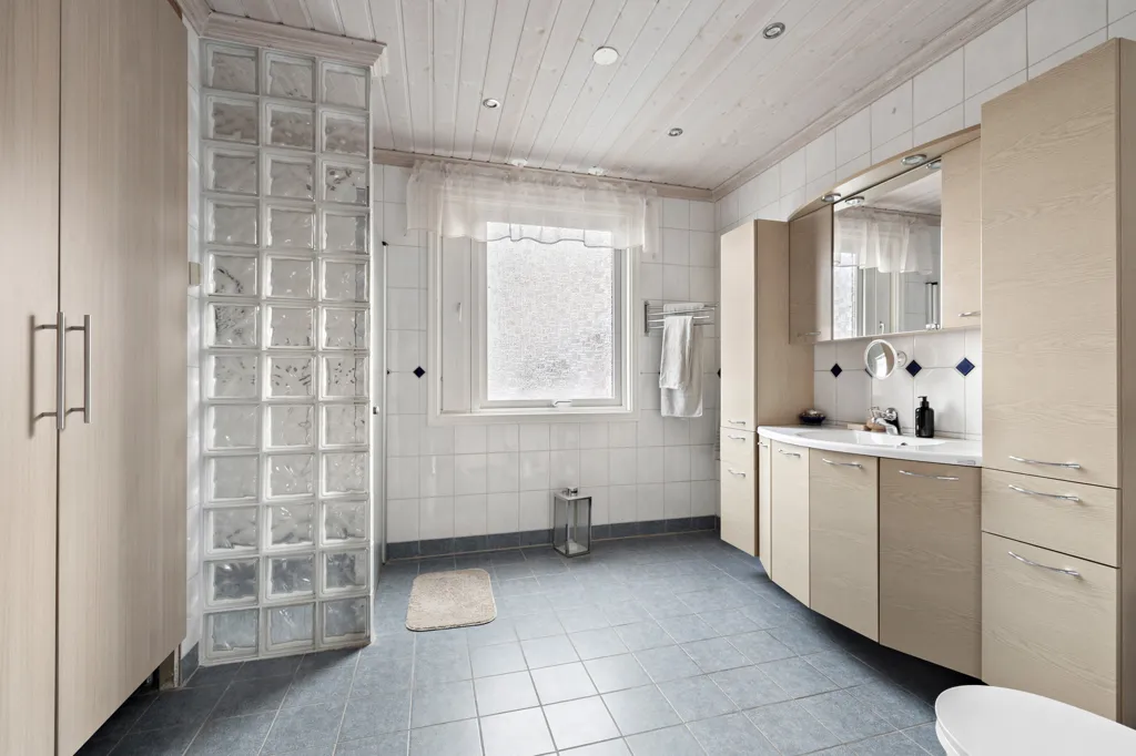 Vannitoad - Villa with Garden in Ersnäs, Luleå